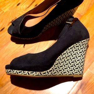 Woven bottom suede wedge